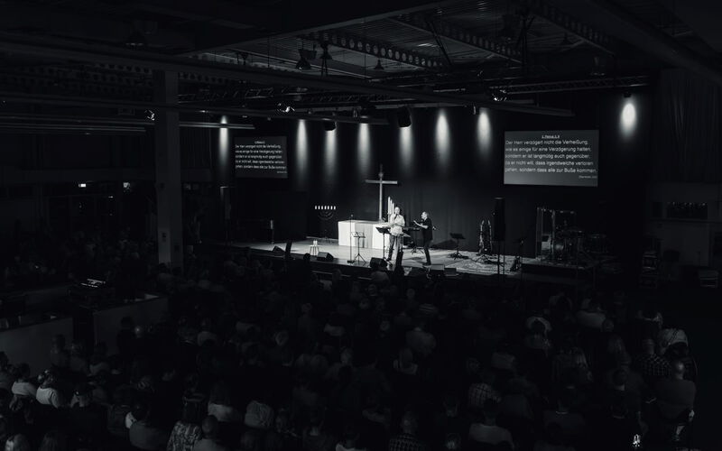 Volle Messehalle bei Bayless Conley