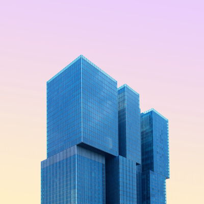 Moderne Architektur vor rosa Himmel Moderne Architektur vor rosa Himmel